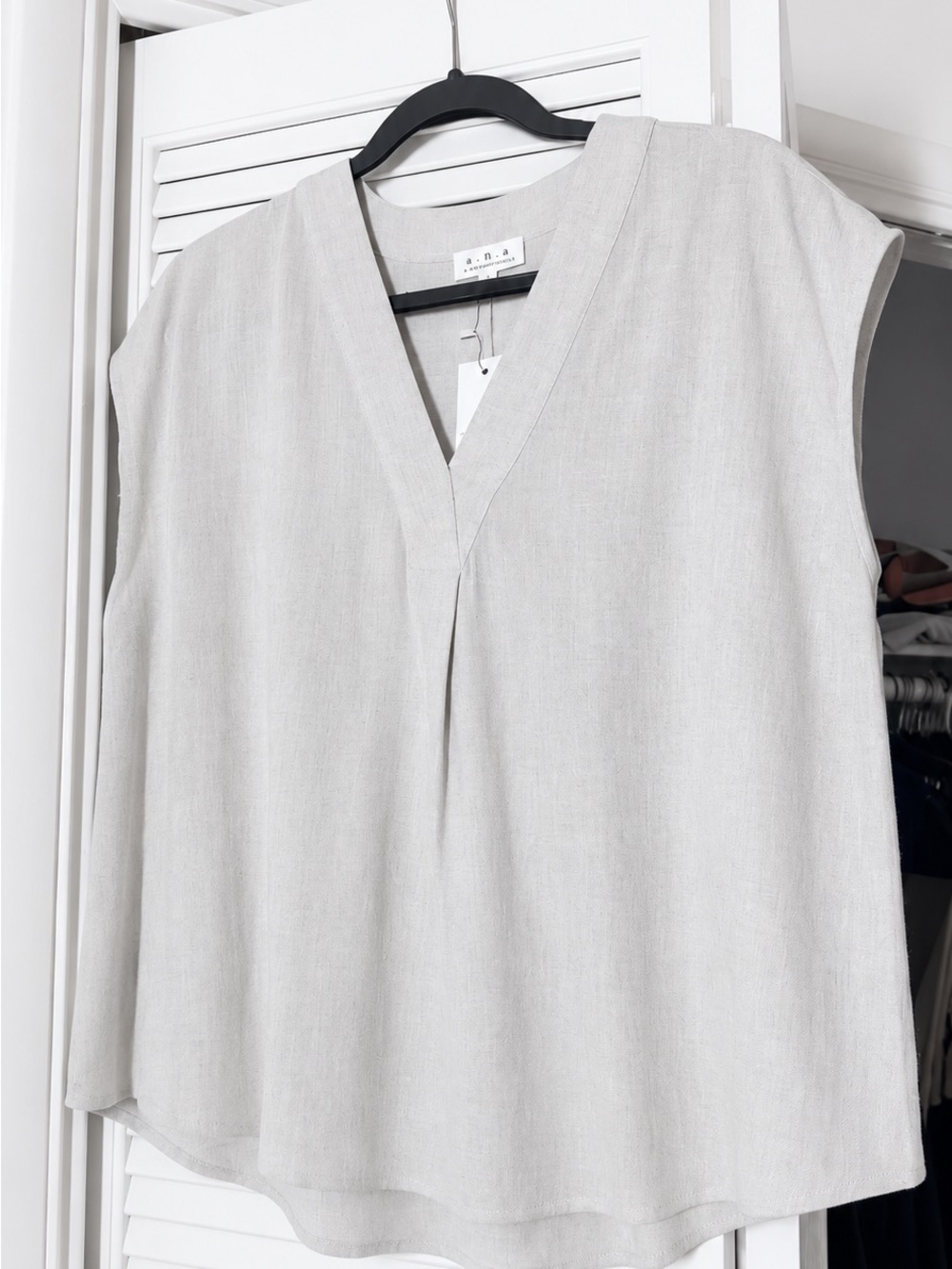a.n.a Sleeveless V-Neck Linen-Blend Tunic in Light Gray